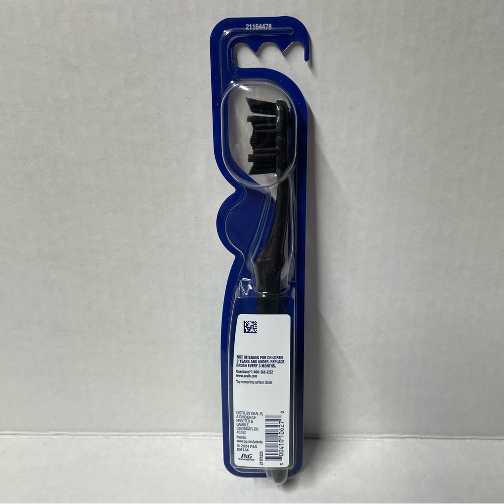 ♦️$3♦️ Oral-B advanced whitening charcoal toothbrush - Soft (black) - Picture 2 of 4